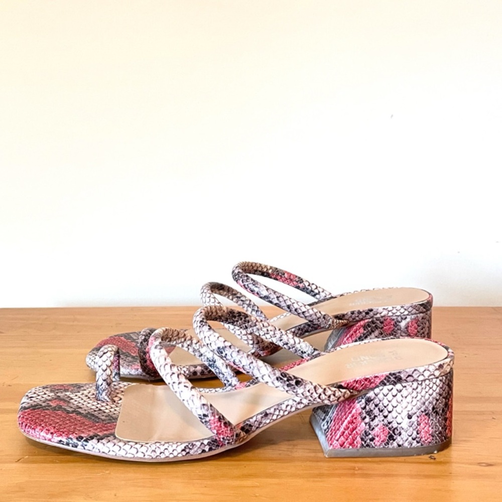 Bleecker & Bond Cecilia Strappy Sandals Snake Print Sz 7.5